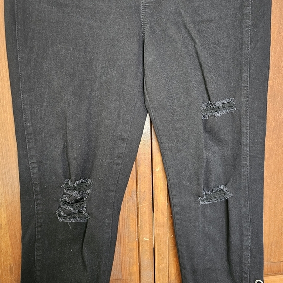 Celebrity Pink Mid Rise Ankle Skinny Black Distressed Jeans Sz 13/31 Grommet Hem - Picture 3 of 13